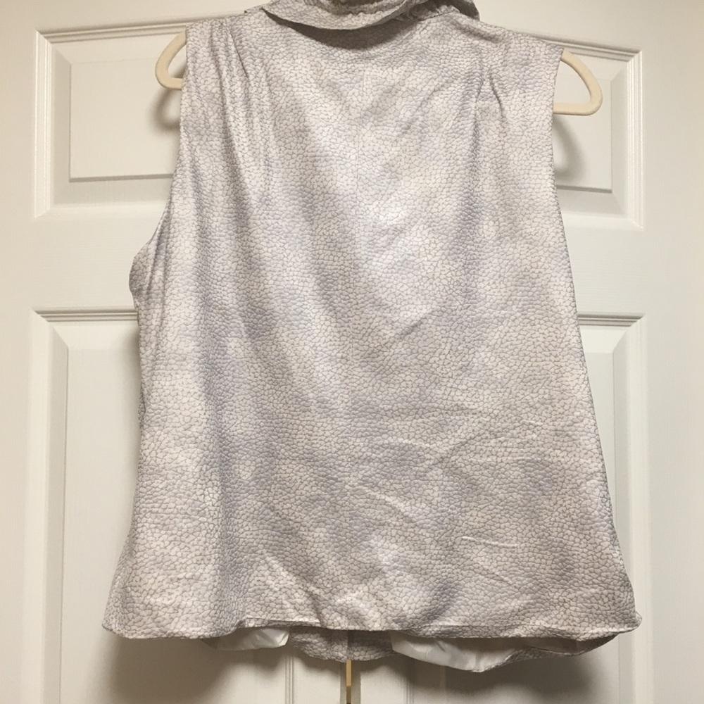 Vest - Picture 2 of 7